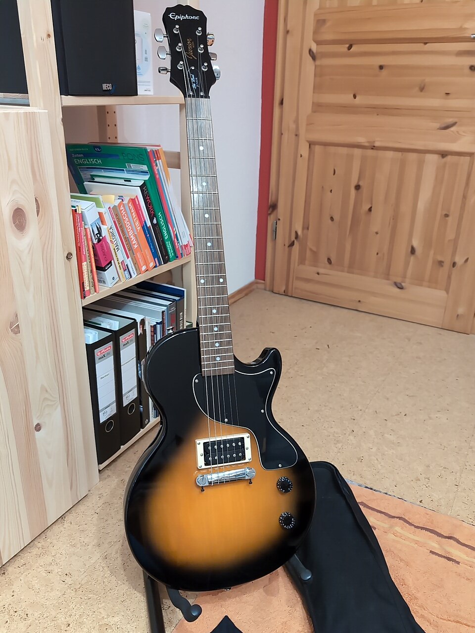 01-Epiphone-Les-Paul-Junior 01.jpg