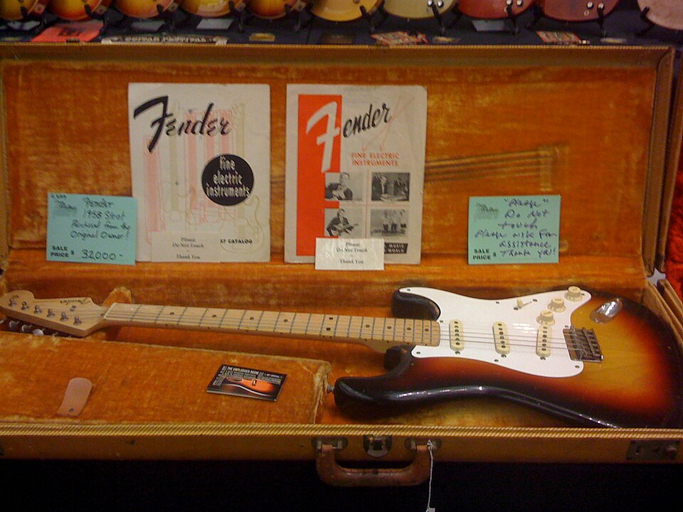1958 Fender Stratocaster ($32,000), Vintage Guitar show, SXSW2009.jpg
