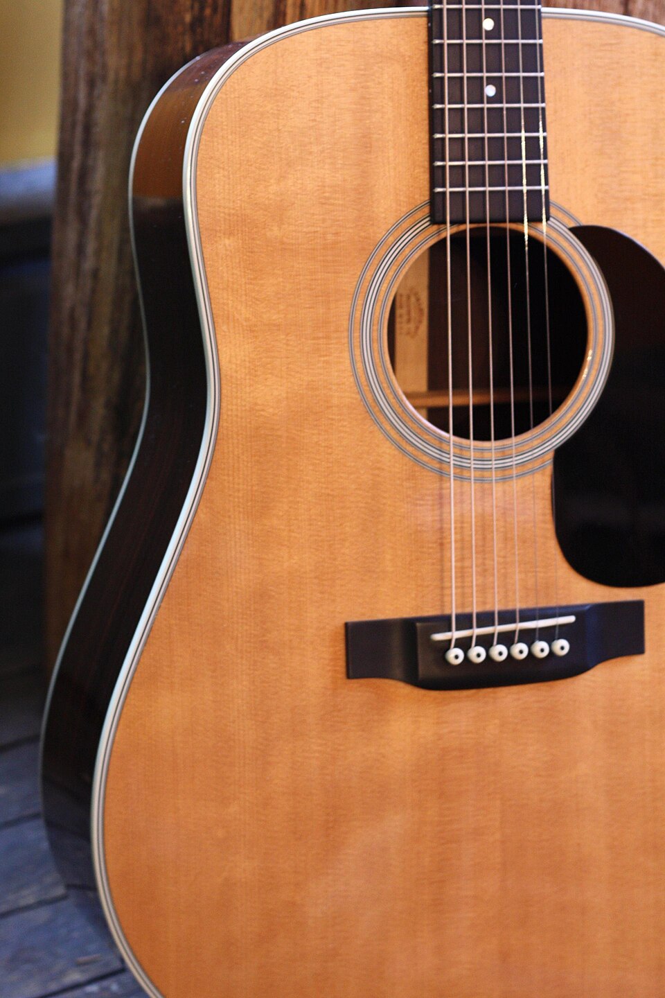 Martin D-28 body left (2011-01-02 by irish10567).jpg