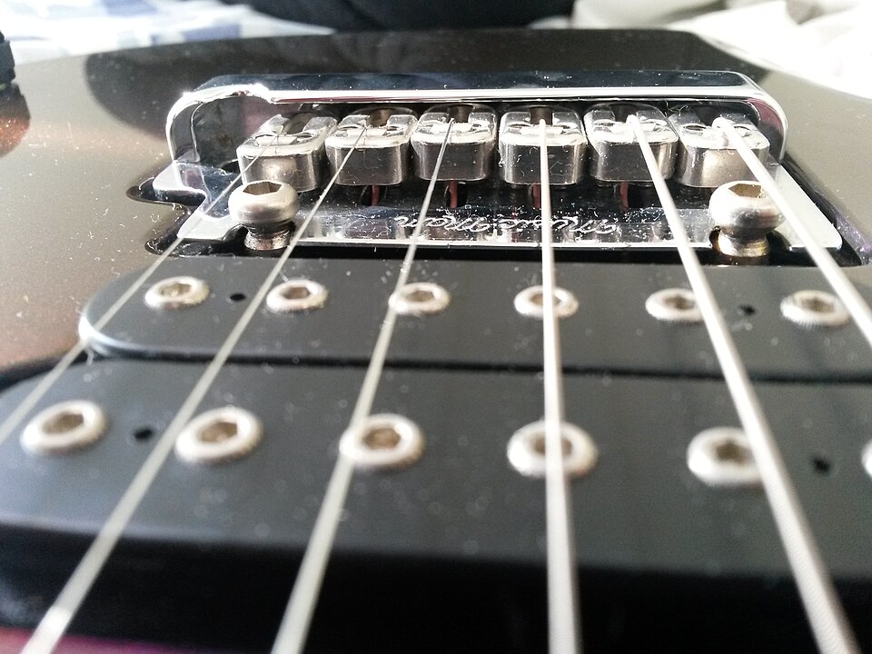 Music Man JP6 mystic dream, saddles.jpg