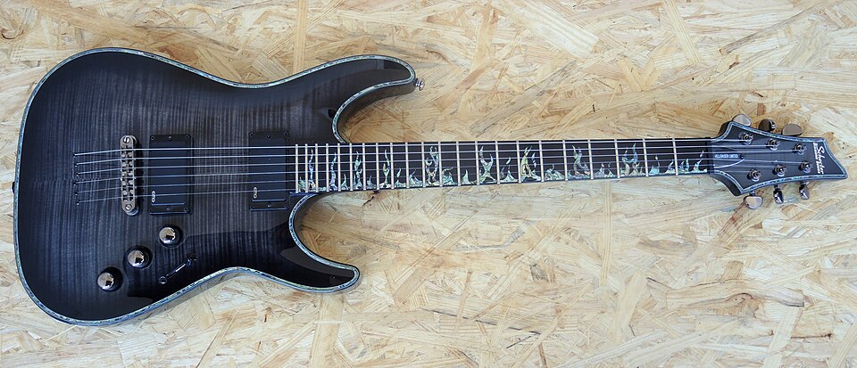 Schecter Hellraiser Flame Limited Edition (2015-04-20 18.47.29 by Monika Fischer).jpg