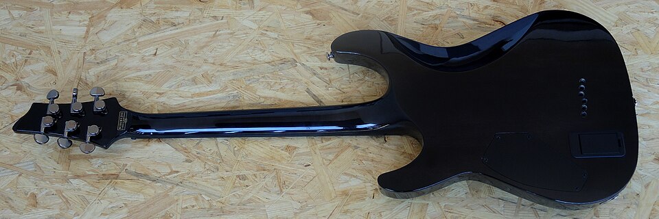 Schecter Hellraiser Flame Limited Edition back (2015-04-20 18.47.11 by Monika Fischer).jpg