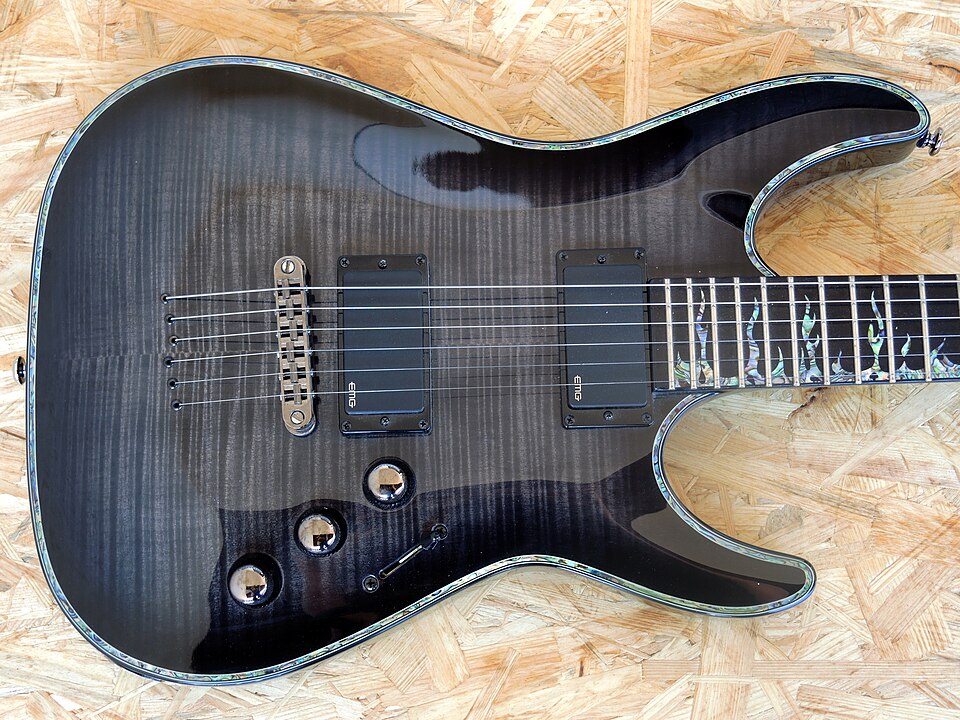 Schecter Hellraiser Flame Limited Edition body (2015-04-20 13.37.23 by Monika Fischer).jpg