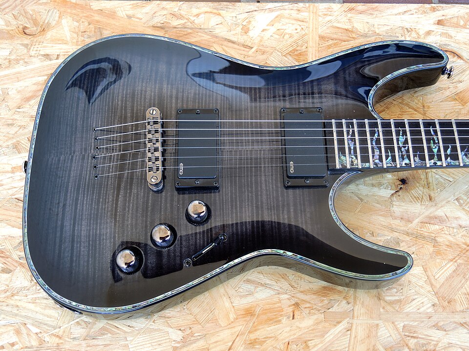 Schecter Hellraiser Flame Limited Edition body angled from right (2015-04-20 13.41.44 by Monika Fischer).jpg