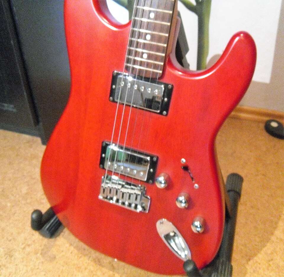 00 Squier Trans Fat Stratocaster body in red.jpg
