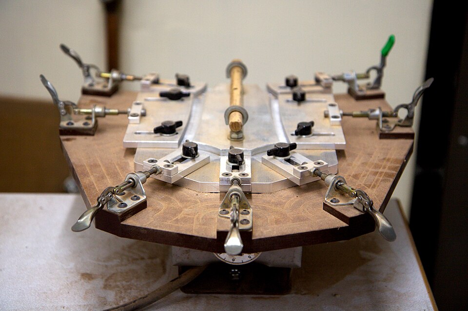 TGFT31 jig for acoustic guitar body - Taylor Guitar Factory.jpg